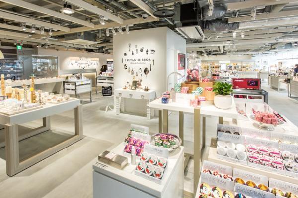 蔦屋書店の本棚を拡張した複合施設に。湘南T-SITEオープン