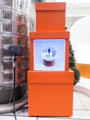 エルメスのクリスマスギフトは“自分主人公のスノードーム”