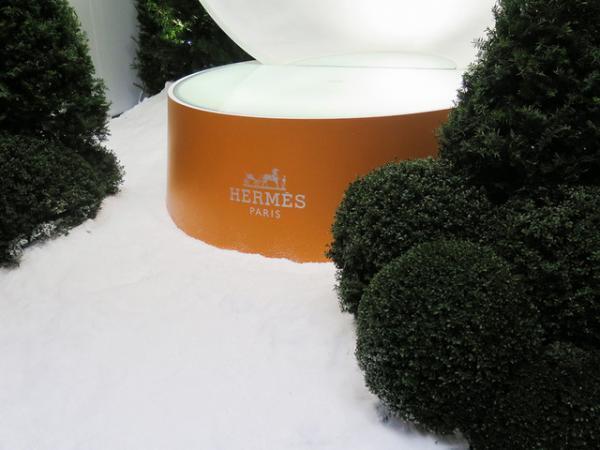 エルメスのクリスマスギフトは“自分主人公のスノードーム”