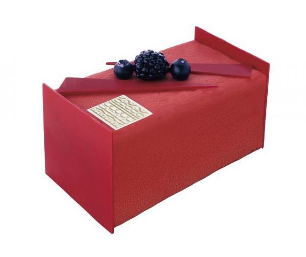 フォションのクリスマスはサンタの帽子ケーキ