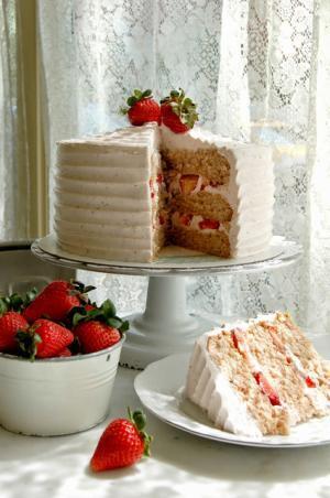 マグノリアベーカリーからクリスマス限定メニュー。サンタのカップケーキ、ストロベリーのホールケーキも