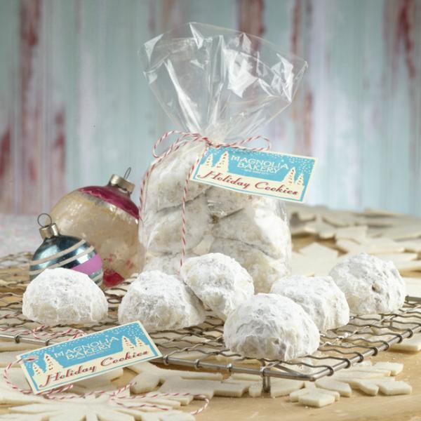 マグノリアベーカリーからクリスマス限定メニュー。サンタのカップケーキ、ストロベリーのホールケーキも