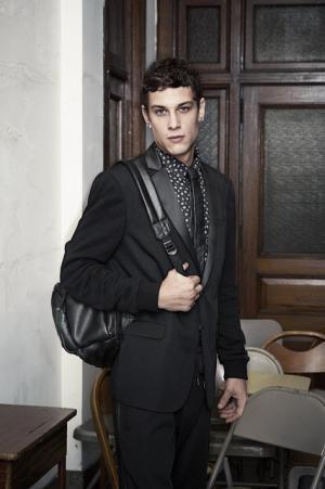 クリスマスパーティーで目立つなら、破壊的でハードなディーゼル！