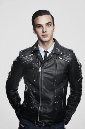 クリスマスパーティーで目立つなら、破壊的でハードなディーゼル！