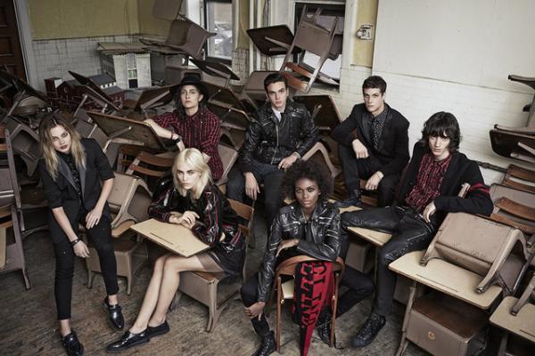 クリスマスパーティーで目立つなら、破壊的でハードなディーゼル！