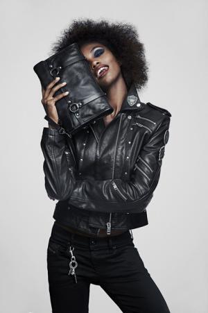 クリスマスパーティーで目立つなら、破壊的でハードなディーゼル！