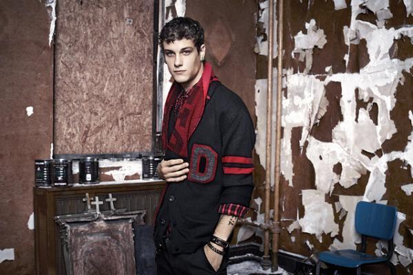 クリスマスパーティーで目立つなら、破壊的でハードなディーゼル！