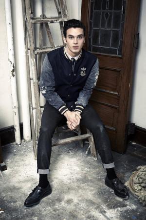 クリスマスパーティーで目立つなら、破壊的でハードなディーゼル！