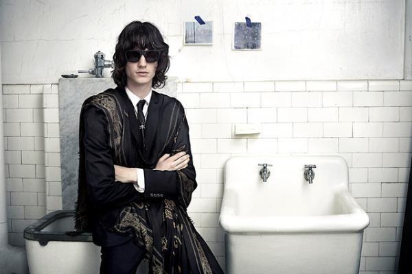 クリスマスパーティーで目立つなら、破壊的でハードなディーゼル！