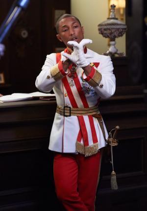 ファレルとカーラが主演、CHANELの新作ショートフィルム。シャネルジャケット誕生の物語