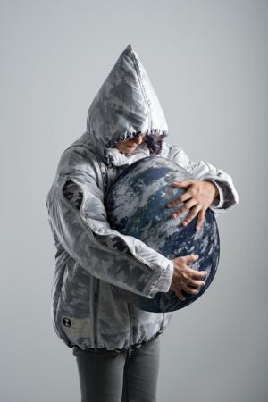 神戸ファッション美術館で新春特別展示。阪神・淡路大震災と戦後の阪神、2視点でファッションを読み解く