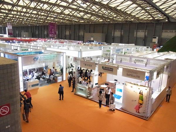 中国市場へのチャンス求めて出展者・来場者が過去最高に【インターテキスタイル上海2014年秋1/3】