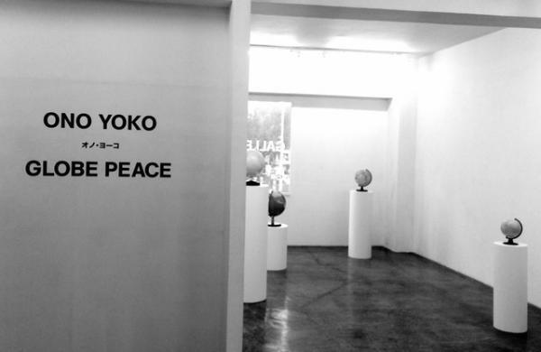 オノ・ヨーコのGLOBE PEACE。世界を変えたカップルの祈り【冬に感じる恋とアート/表参道編】