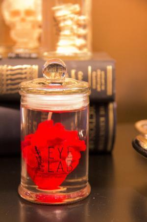 毒のあるクリスマスギフトを新宿伊勢丹が提案。妙にリアルな動物アイテムなど