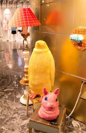 毒のあるクリスマスギフトを新宿伊勢丹が提案。妙にリアルな動物アイテムなど