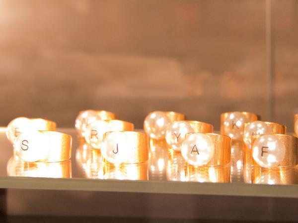 毒のあるクリスマスギフトを新宿伊勢丹が提案。妙にリアルな動物アイテムなど