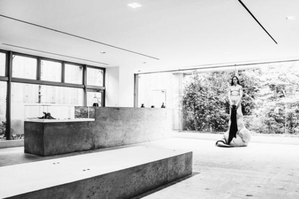 リック・オウエンス青山店がリニューアル、パリ店の意匠踏襲