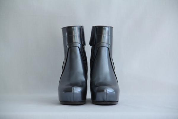 リック・オウエンス青山店がリニューアル、パリ店の意匠踏襲