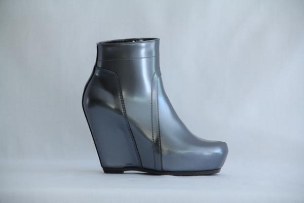 リック・オウエンス青山店がリニューアル、パリ店の意匠踏襲