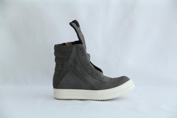 リック・オウエンス青山店がリニューアル、パリ店の意匠踏襲