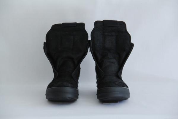 リック・オウエンス青山店がリニューアル、パリ店の意匠踏襲