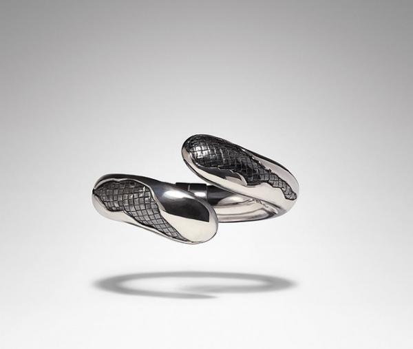 【動画】ボッテガ・ヴェネタのホリデー特設サイト。ラッピングやメッセージカードのサービスも