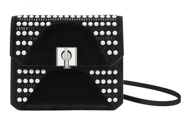 シックにラグジュアリーを演出する、アルマーニのギフト