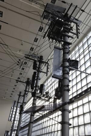 馬のバイクに武士が乗る。美術と歴史を諧謔する山口晃の展覧会