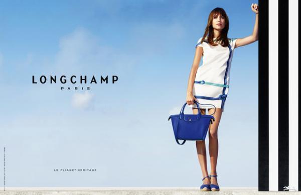 アレクサ・チャンが屋上で解放されるロンシャン15SSビジュアル