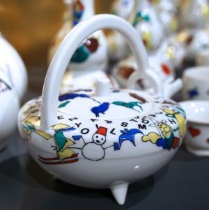 伊勢丹で九谷焼シールのポップな正月！おみくじも登場