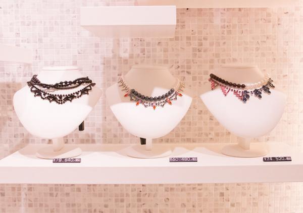 獅子座2015年開運アイテムは襟ビジュー【ムーン・リーのファッション×星占い特別版】