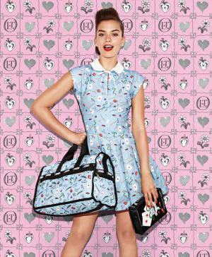 レスポがオランピア・ル・タンとLOVEコラボ。ブッククラッチ風ポーチ登場