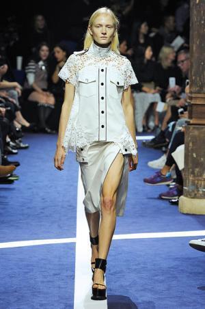 あらゆる要素をマッシュアップするサカイ【15SSウィメンズ】