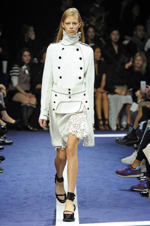 あらゆる要素をマッシュアップするサカイ【15SSウィメンズ】