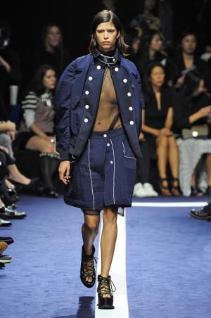 あらゆる要素をマッシュアップするサカイ【15SSウィメンズ】