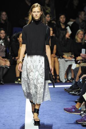 あらゆる要素をマッシュアップするサカイ【15SSウィメンズ】