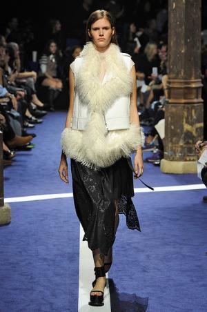 あらゆる要素をマッシュアップするサカイ【15SSウィメンズ】