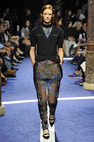 あらゆる要素をマッシュアップするサカイ【15SSウィメンズ】