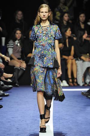 あらゆる要素をマッシュアップするサカイ【15SSウィメンズ】