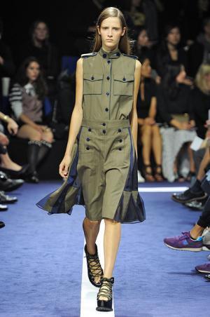 あらゆる要素をマッシュアップするサカイ【15SSウィメンズ】