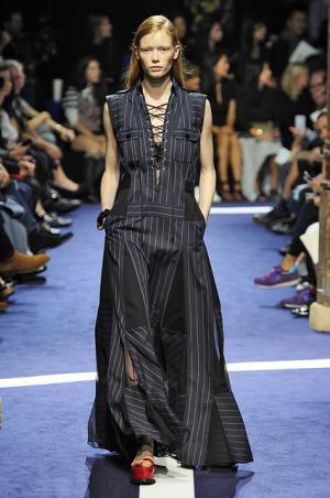 あらゆる要素をマッシュアップするサカイ【15SSウィメンズ】