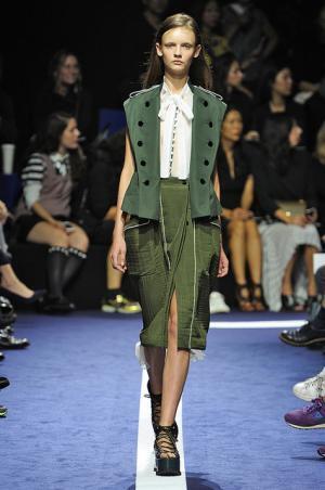 あらゆる要素をマッシュアップするサカイ【15SSウィメンズ】