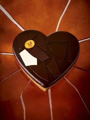 ピエール・エルメのバレンタインに限定ショコラが勢ぞろい、新作ショコラケーキも登場