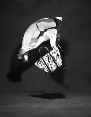 ヨウジヤマモト「ディスコード」、2ndシーズンは未完成な美しさをフォルムで追求