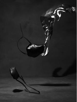 ヨウジヤマモト「ディスコード」、2ndシーズンは未完成な美しさをフォルムで追求