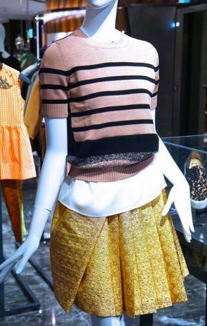 N°21が新宿伊勢丹でプレコレクションをフルラインアップ。ノベルティに限定キーホルダー