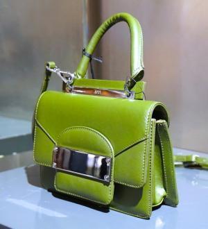 N°21が新宿伊勢丹でプレコレクションをフルラインアップ。ノベルティに限定キーホルダー