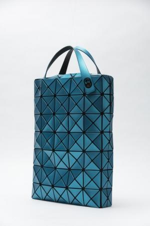 BAO BAO ISSEY MIYAKE×エムテド、デバイスをスリムに収納するコラボバッグ発売