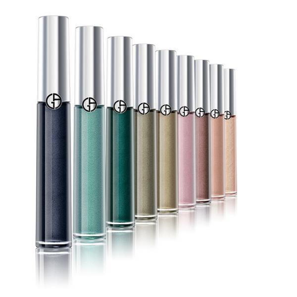 バックステージのリクエストを形に。アルマーニから新リキッドアイカラー誕生