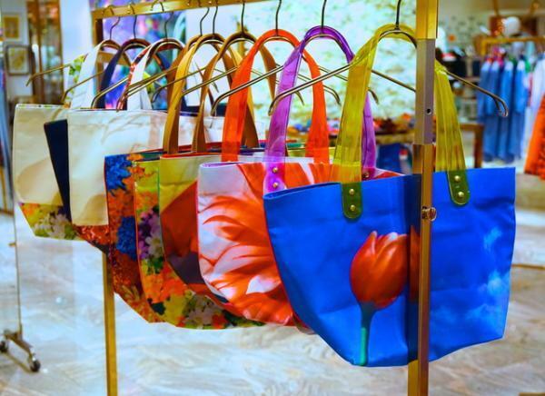 蜷川実花「M / mika ninagawa」、新宿伊勢丹でフルラインアップ先行発売